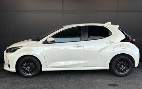 Toyota Yaris, 2022 год, 872 000 рублей, 5 фотография