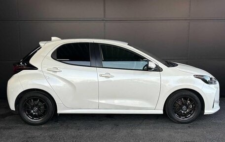 Toyota Yaris, 2022 год, 872 000 рублей, 6 фотография