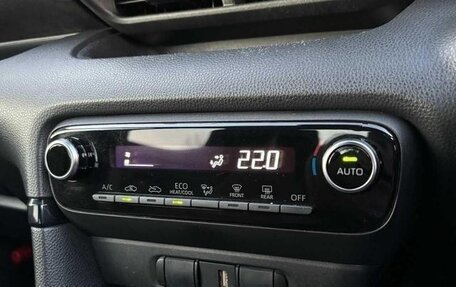 Toyota Yaris, 2022 год, 872 000 рублей, 12 фотография