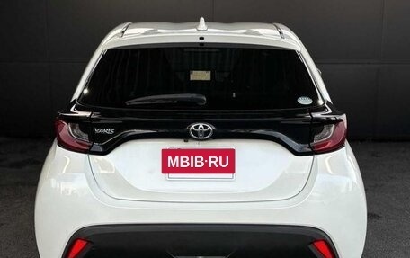 Toyota Yaris, 2022 год, 872 000 рублей, 3 фотография