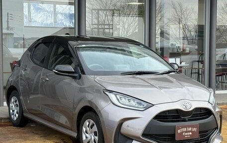 Toyota Yaris, 2022 год, 862 000 рублей, 2 фотография