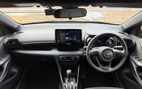 Toyota Yaris, 2022 год, 862 000 рублей, 9 фотография