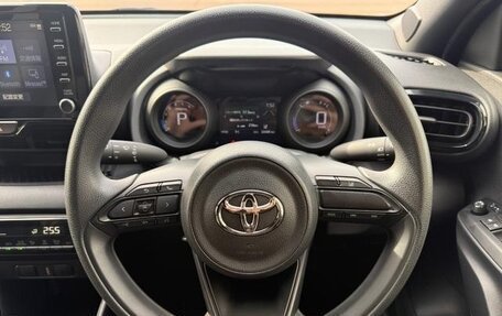 Toyota Yaris, 2022 год, 862 000 рублей, 12 фотография