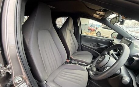 Toyota Yaris, 2022 год, 862 000 рублей, 17 фотография
