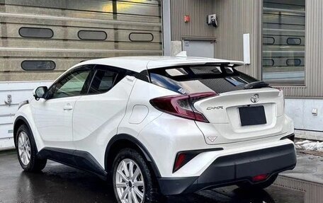 Toyota C-HR I рестайлинг, 2022 год, 1 852 000 рублей, 2 фотография