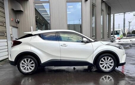 Toyota C-HR I рестайлинг, 2022 год, 1 852 000 рублей, 4 фотография