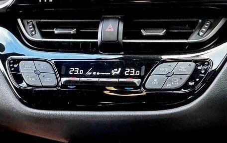 Toyota C-HR I рестайлинг, 2022 год, 1 852 000 рублей, 9 фотография