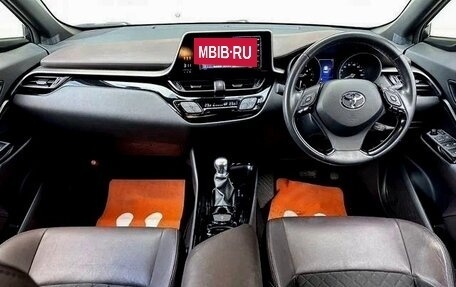 Toyota C-HR I рестайлинг, 2022 год, 1 852 000 рублей, 8 фотография