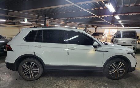 Volkswagen Tiguan II, 2022 год, 2 512 000 рублей, 4 фотография