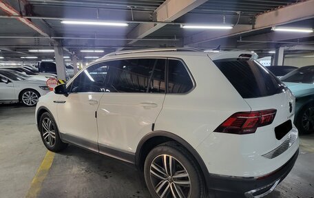 Volkswagen Tiguan II, 2022 год, 2 512 000 рублей, 2 фотография