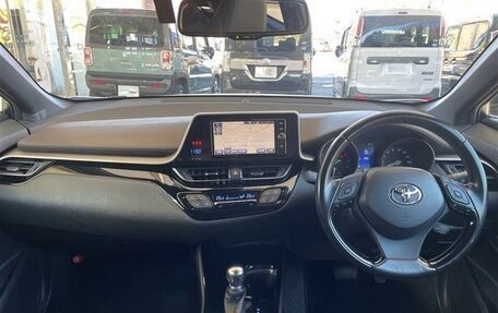 Toyota C-HR I рестайлинг, 2018 год, 1 560 000 рублей, 8 фотография