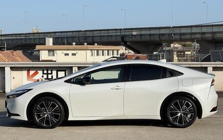 Toyota Prius IV XW50, 2022 год, 2 595 000 рублей, 2 фотография