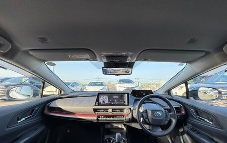 Toyota Prius IV XW50, 2022 год, 2 595 000 рублей, 11 фотография