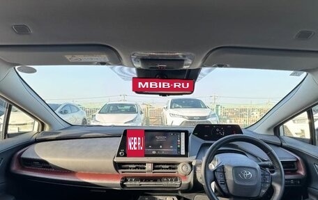 Toyota Prius IV XW50, 2022 год, 2 595 000 рублей, 10 фотография