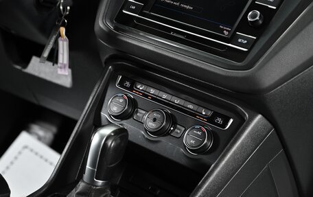 Volkswagen Tiguan II, 2018 год, 2 099 000 рублей, 10 фотография