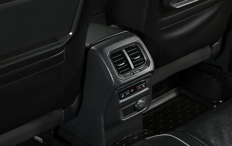 Volkswagen Tiguan II, 2018 год, 2 099 000 рублей, 5 фотография