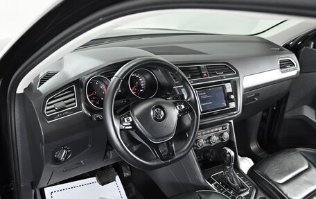 Volkswagen Tiguan II, 2018 год, 2 099 000 рублей, 9 фотография