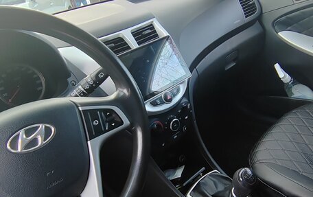 Hyundai Solaris II рестайлинг, 2014 год, 820 000 рублей, 3 фотография