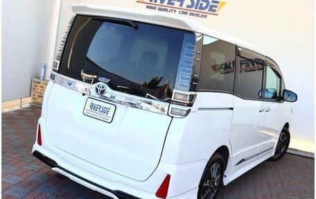 Toyota Voxy III, 2021 год, 1 770 000 рублей, 9 фотография