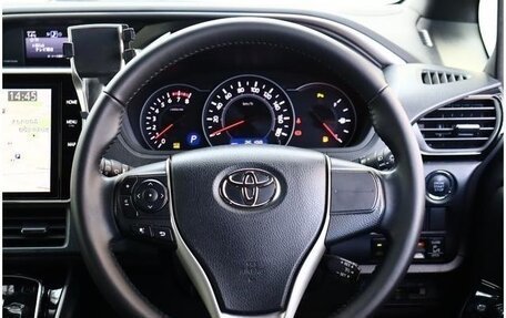 Toyota Voxy III, 2021 год, 1 770 000 рублей, 15 фотография