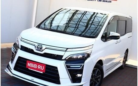 Toyota Voxy III, 2021 год, 1 770 000 рублей, 2 фотография