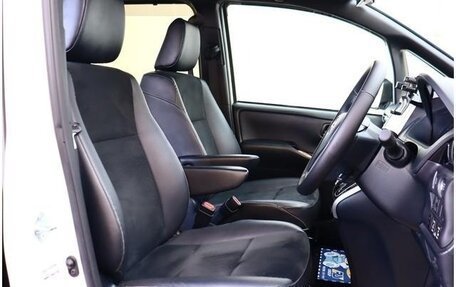 Toyota Voxy III, 2021 год, 1 770 000 рублей, 12 фотография