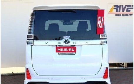 Toyota Voxy III, 2021 год, 1 770 000 рублей, 10 фотография