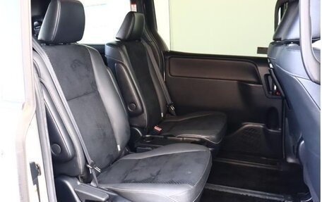 Toyota Voxy III, 2021 год, 1 770 000 рублей, 21 фотография