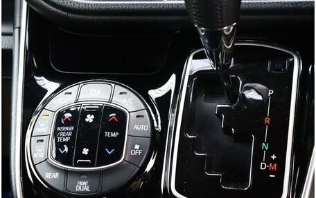 Toyota Voxy III, 2021 год, 1 770 000 рублей, 20 фотография