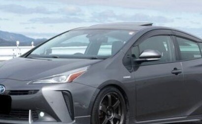 Toyota Prius IV XW50, 2020 год, 1 642 000 рублей, 1 фотография