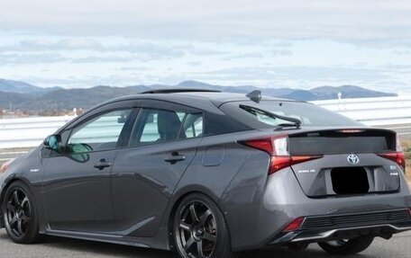 Toyota Prius IV XW50, 2020 год, 1 642 000 рублей, 3 фотография