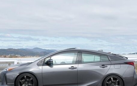 Toyota Prius IV XW50, 2020 год, 1 642 000 рублей, 2 фотография