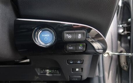 Toyota Prius IV XW50, 2020 год, 1 642 000 рублей, 15 фотография