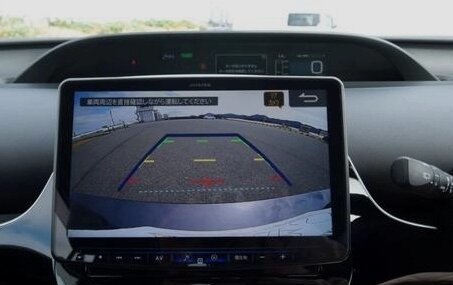 Toyota Prius IV XW50, 2020 год, 1 642 000 рублей, 12 фотография