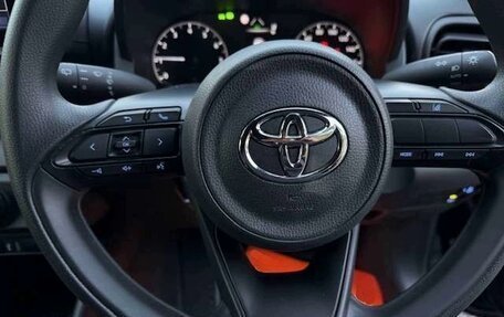 Toyota Yaris, 2020 год, 784 000 рублей, 11 фотография