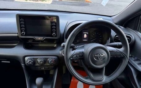 Toyota Yaris, 2020 год, 784 000 рублей, 10 фотография