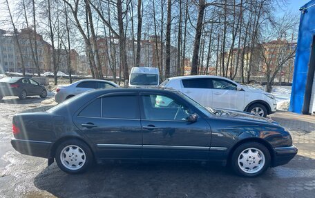 Mercedes-Benz E-Класс, 1996 год, 450 000 рублей, 3 фотография