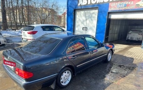 Mercedes-Benz E-Класс, 1996 год, 450 000 рублей, 4 фотография