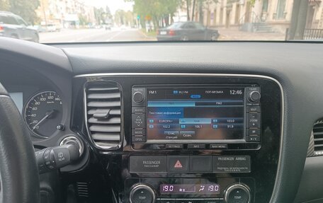 Mitsubishi Outlander III рестайлинг 3, 2013 год, 1 750 000 рублей, 4 фотография