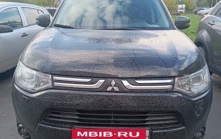 Mitsubishi Outlander III рестайлинг 3, 2013 год, 1 750 000 рублей, 5 фотография