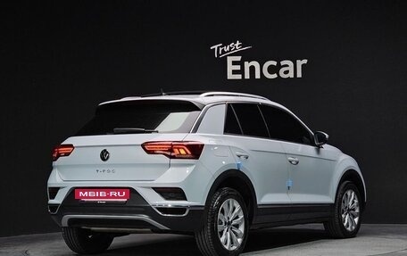 Volkswagen T-Roc I, 2022 год, 2 150 000 рублей, 2 фотография