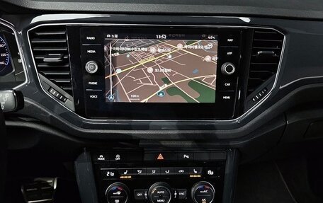 Volkswagen T-Roc I, 2022 год, 2 150 000 рублей, 12 фотография