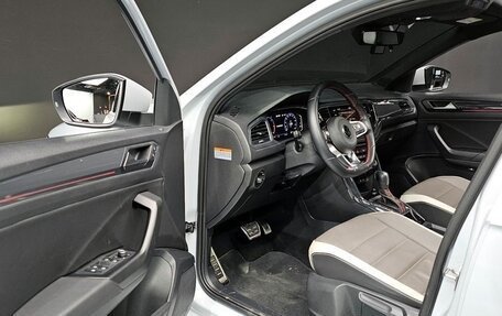 Volkswagen T-Roc I, 2022 год, 2 150 000 рублей, 11 фотография