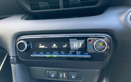 Toyota Yaris, 2021 год, 1 126 000 рублей, 15 фотография