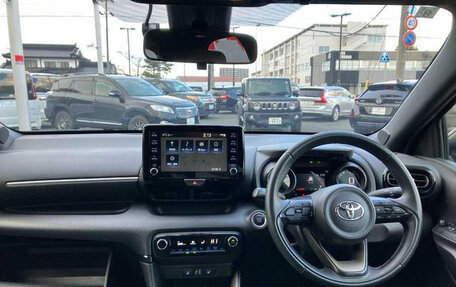 Toyota Yaris, 2021 год, 1 126 000 рублей, 20 фотография