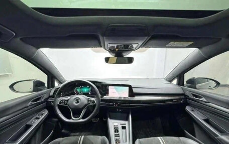 Volkswagen Golf VIII, 2022 год, 1 700 000 рублей, 7 фотография
