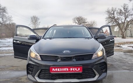 KIA Rio IV, 2021 год, 1 780 000 рублей, 1 фотография