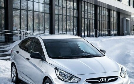 Hyundai Solaris II рестайлинг, 2012 год, 545 000 рублей, 4 фотография