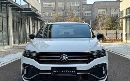 Volkswagen T-Roc I, 2022 год, 1 560 004 рублей, 2 фотография
