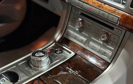 Jaguar XF I рестайлинг, 2010 год, 1 560 000 рублей, 22 фотография